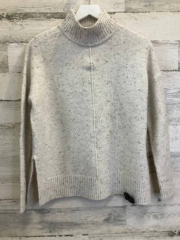 Chic women's sweaterSweater By Jessica Simpson In White, Size: Xs