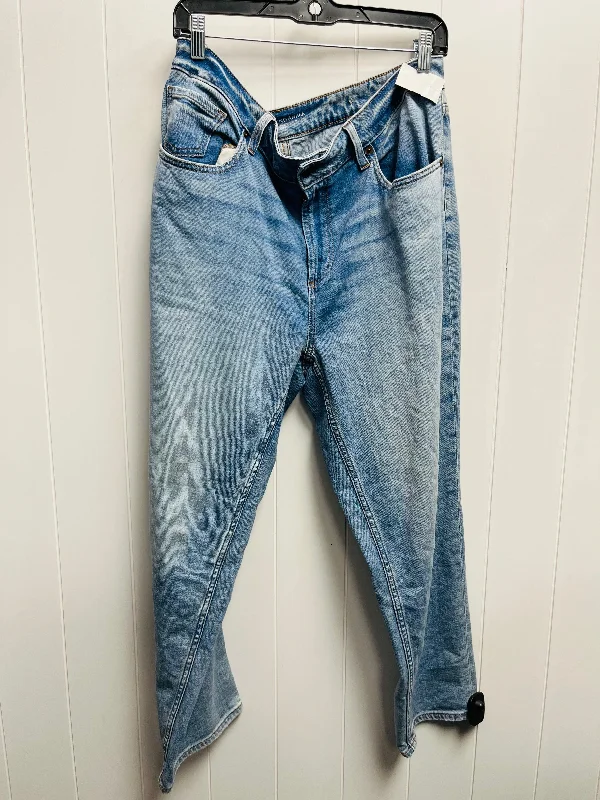 Stretch denim jeans with a low rise and fitted legs for a modern lookJeans Boyfriend By Chicos In Blue Denim, Size: 14