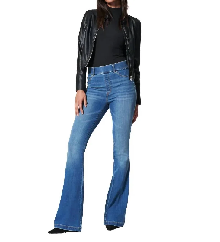 Stretch denim jeans with a high stretch factor for comfort and mobilityFlare Jeans In Vintage Indigo