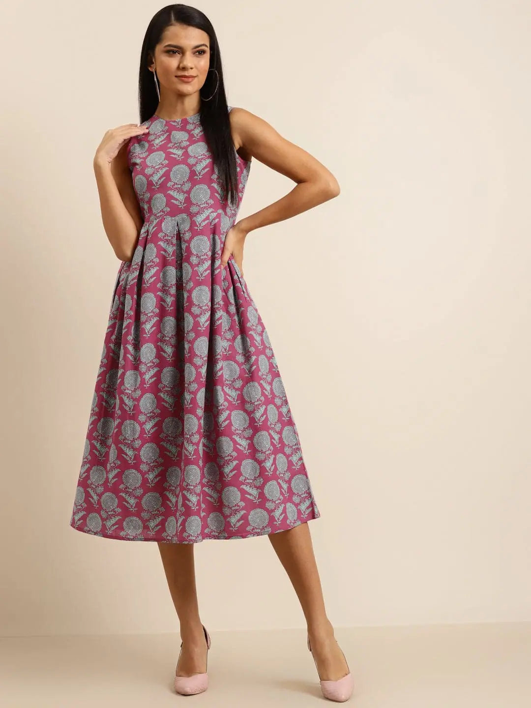 Spring dresses for blossoming stylesPink Floral Sleeveless Box Pleat Midi Dress