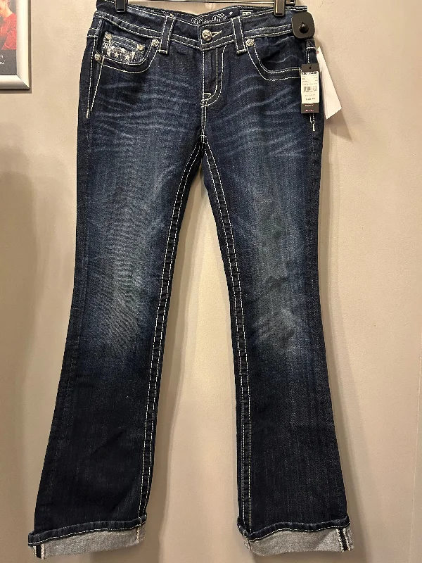 Light wash jeans with rips and tears for a casual vibeJeans Boot Cut By Miss Me In Blue Denim, Size: 6