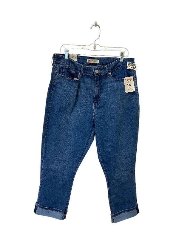 Skinny jeans with a cropped hem for a trendy lookJeans Cropped By Levis Signature In Blue Denim, Size: 16