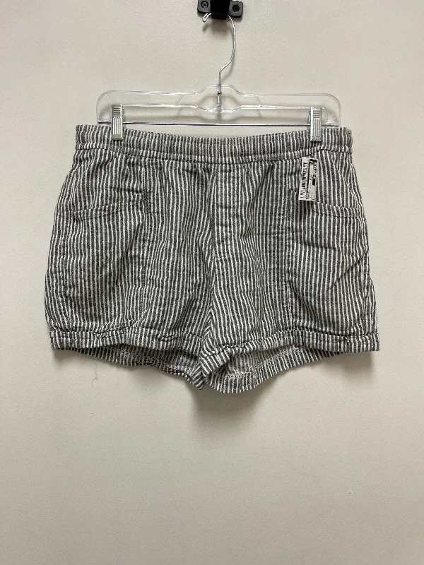 Bohemian women's shortsShorts By Old Navy In Striped Pattern, Size: 8