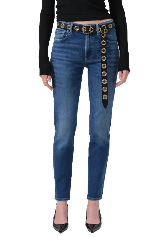 Jeans with a cropped length and rolled-up cuffs for a trendy lookIsola Slim Jean In Ambry