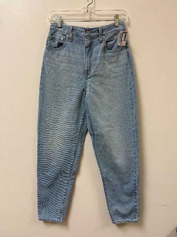 Jeans with a relaxed fit and slight flare at the legs for a retro vibeJeans Straight By Levis In Blue Denim, Size: 2