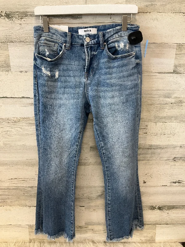 Jeans with a classic blue denim hue for timeless styleJeans Cropped By Clothes Mentor In Blue Denim, Size: 4