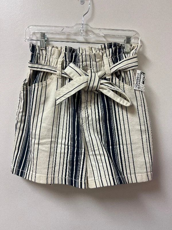 Godet skirts for womenShorts By Time And Tru In Striped Pattern, Size: 4