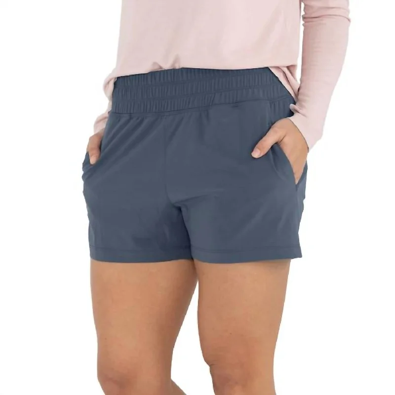 Designer women's shortsW Pull-On Breeze Short In Blue Dusk