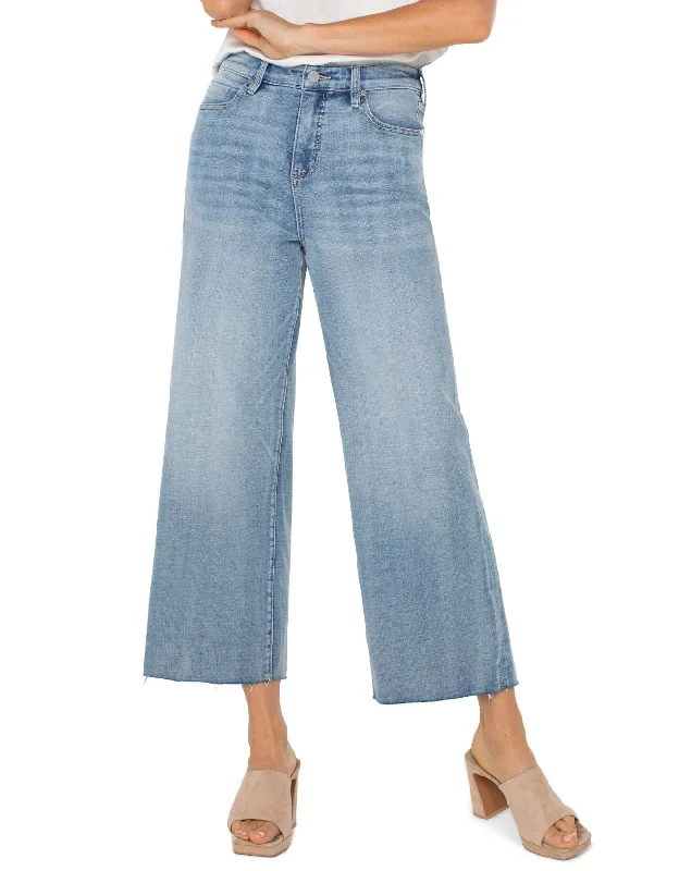 Bootcut jeans with a high waist for a flattering fitLiverpool Stride HR Drop Wide WEIR CANYON