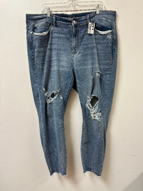 Distressed jeans with bleach spots for a unique appearanceJeans Skinny By Judy Blue In Blue Denim, Size: 22